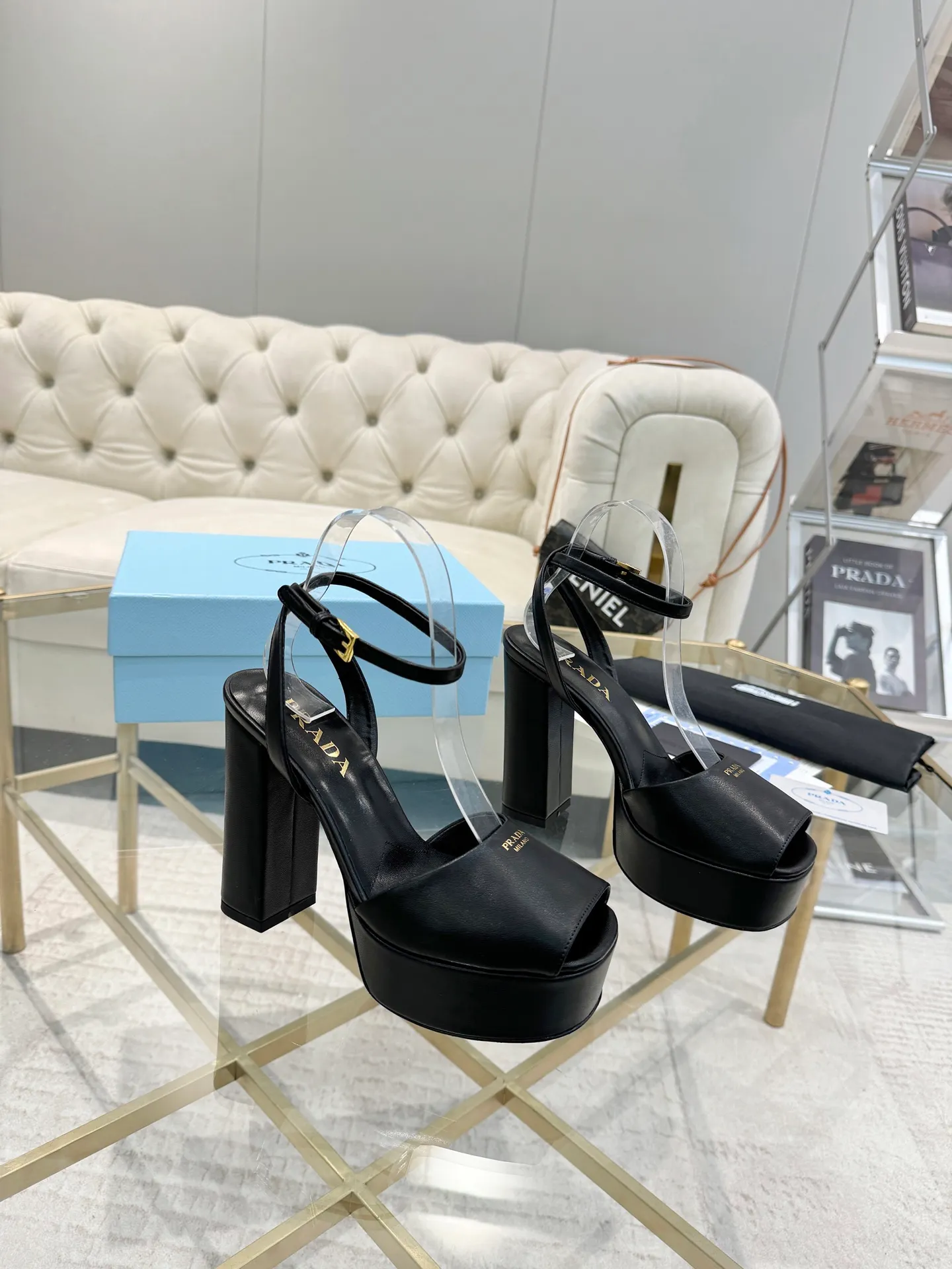👟👟Ex-factory price 600👟👟 (imitation leather bottom-20) New arrival 👉Ready stock👈Remove the original board and make a 1:1 replica‼ ️The highest version ✅ Prada's early spring catwalk hot style 😘The latest spring style thick square toe water platform series (genuine leather outsole), (simulated leather sole) goddess must-have for super beautiful feet 👉The upper is made of imported original calfskin, soft and textured, lining + foot pads, imported sheepskin lining, breathable and comfortable, private model water platform, heel, water platform 3.5M, heel height 12M Code number 35M-39M (34 40 41 42 43 is custom-made and cannot be returned or exchanged)
